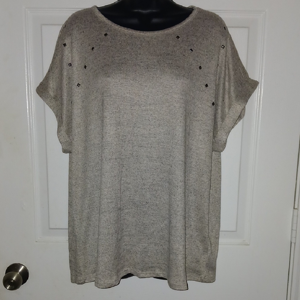 Women's Top with Stud Details 2X